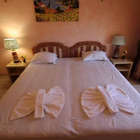 Victoria - Menada Apartmán *